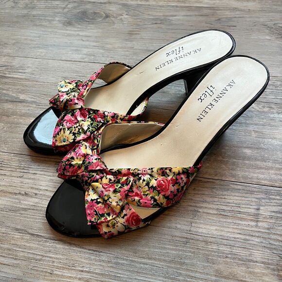 Anne Klein Shoes - Anne Klein Kitten Heels Y2K Sz 6.5 Bow Floral Black Pink Cute Bright Girly